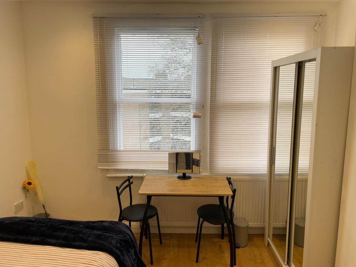 Self-Contained Flat On The 2Nd Floor You Will Share With One Other Guest, In A Family House 2 Minutes Walk From Tufnell Park Station 2Nd Floor With Stairs London Ngoại thất bức ảnh